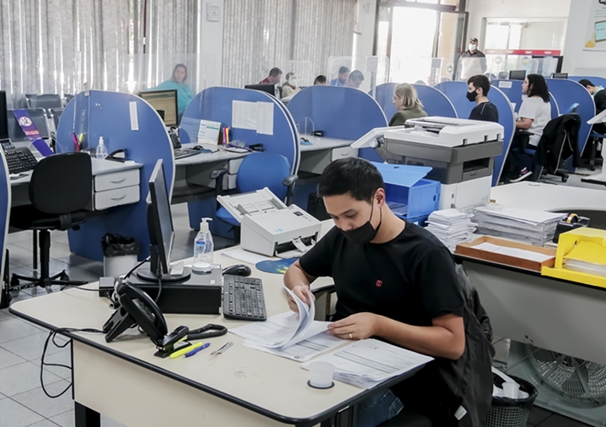  Apucarana paga dia 14 parte do décimo terceiro salário