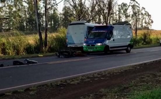  Motociclista morre em batida contra ônibus em Novo Itacolomi