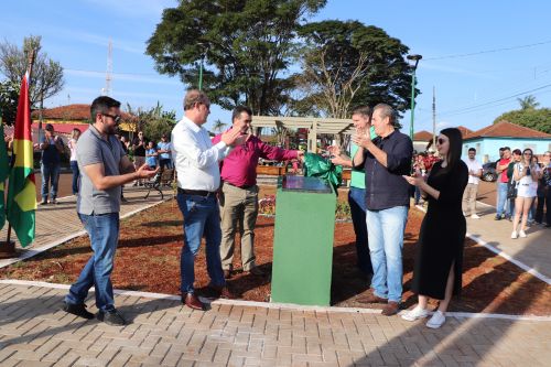  Prefeitura de Ivaiporã inaugurou nova Praça no distrito do Alto Porã