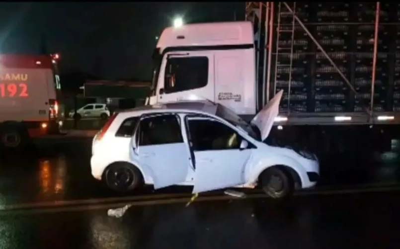  Bebê morre após carro ser arrastado por caminhão no Paraná