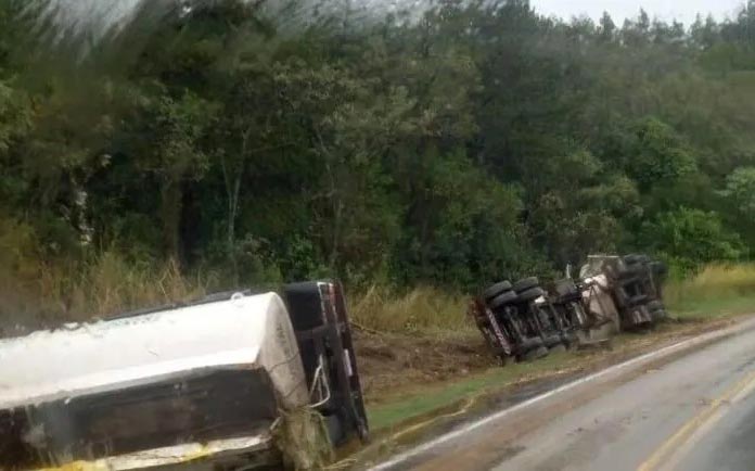  Motorista de carreta morre após acidente entre Mauá e Ortigueira