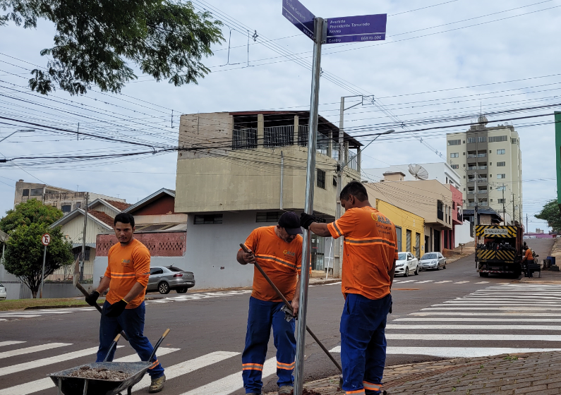  Avenidas e ruas de Ivaiporã passam a ter placas de nomenclaturas atualizadas pela Prefeitura