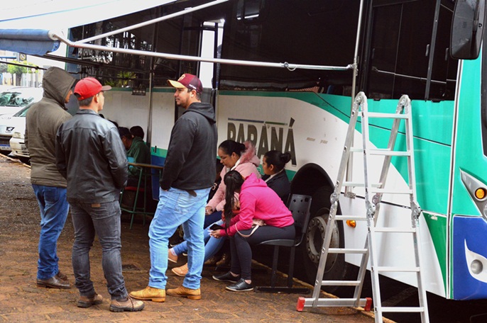  Faxinal recebeu ônibus itinerante da agência do trabalhador