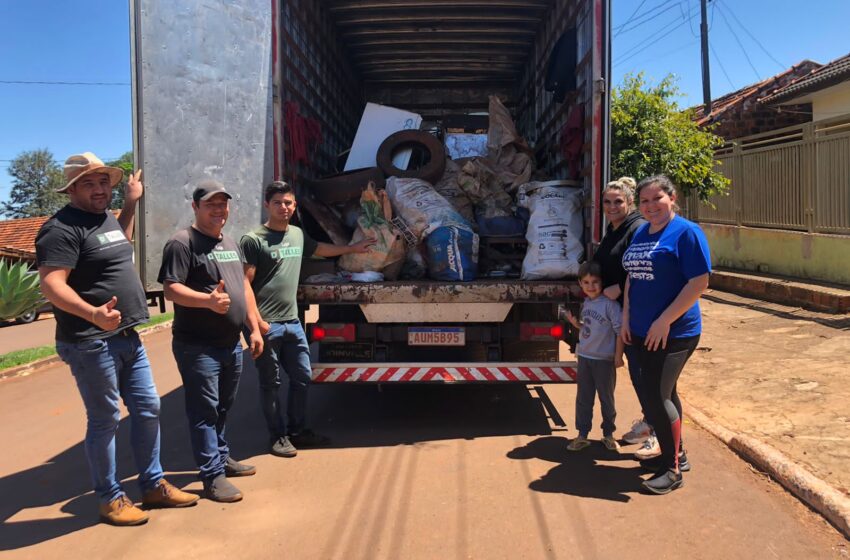  Grupo de amigos fazem mutirão da limpeza em Dinizópolis
