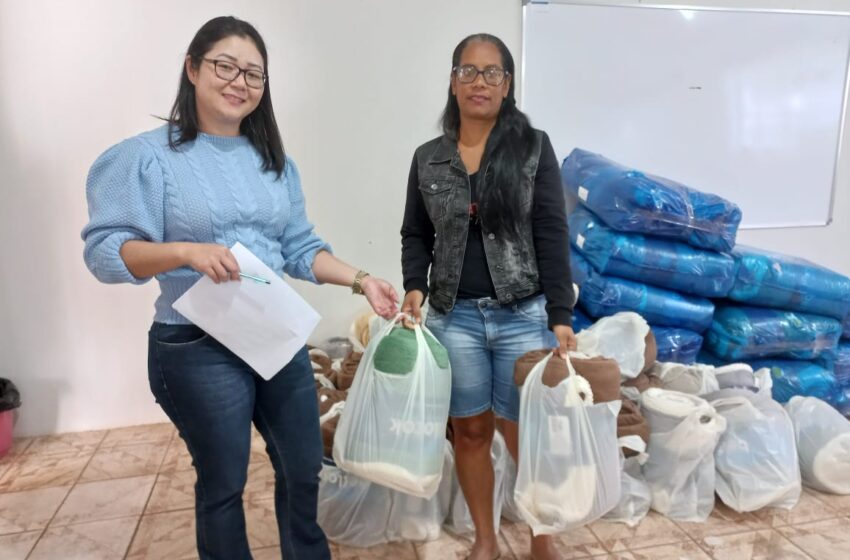  Secretaria de Assistência Social realiza a entrega de cobertores para famílias em acompanhamento em São Pedro do Ivaí