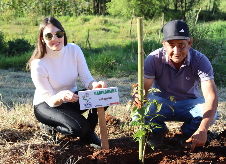  Prefeitura de Ivaiporã inicia Reflorestamento do Parque Natural Municipal Mata do Placídio visando plantar 1.953 mudas