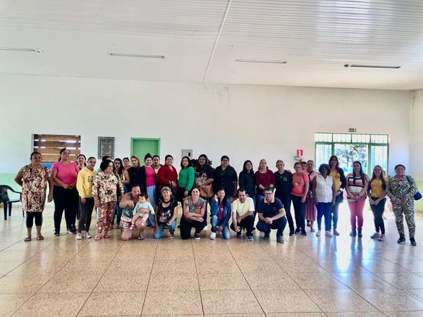  Mulheres do PAIF de Ariranha do Ivaí participam de encontro em Lidianópolis