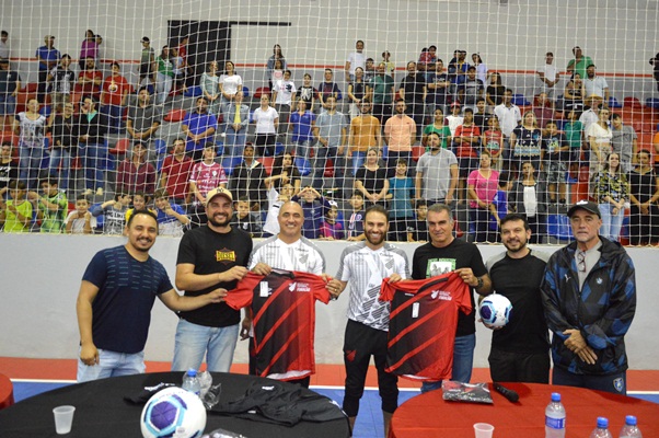  Prefeitura faz lançamento da escolinha de futebol furacão em Faxinal
