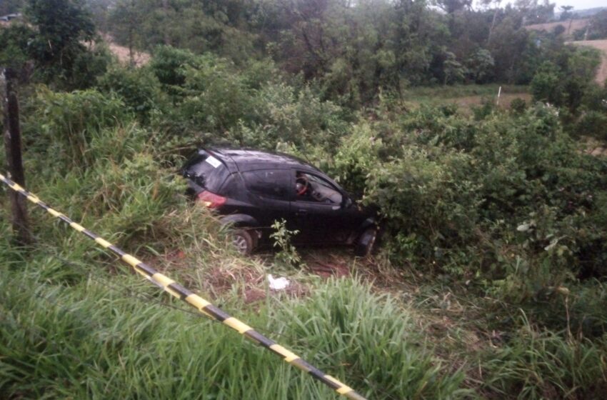  Acidente na PR-487 em Cândido de Abreu deixa ocupantes com ferimentos