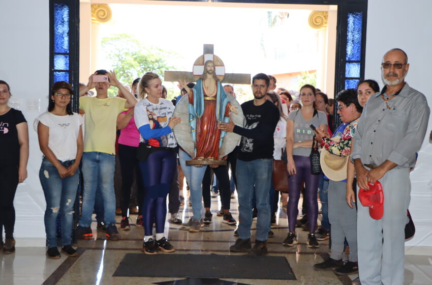  Cerca de 800 pessoas percorrem 14,7 km pelo Caminho de Jesus das Santas Chagas de Ivaiporã