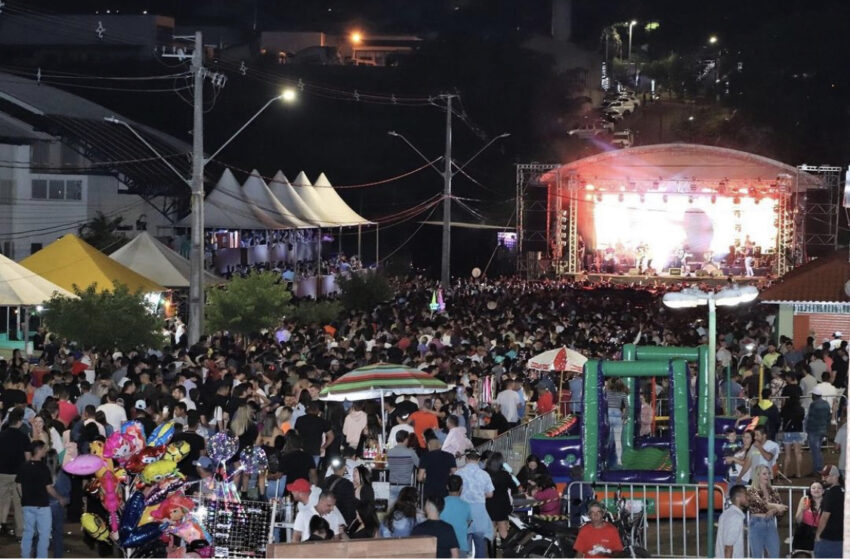  Show de Guilherme e Benuto reuniu milhares de pessoas na comemoração do aniversário de Ivaiporã