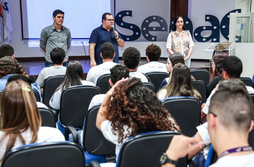  Feirão de empregos no comércio atrai centenas de candidatos em Apucarana