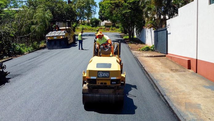  Cambira realiza recapeamento da Avenida das Indústrias