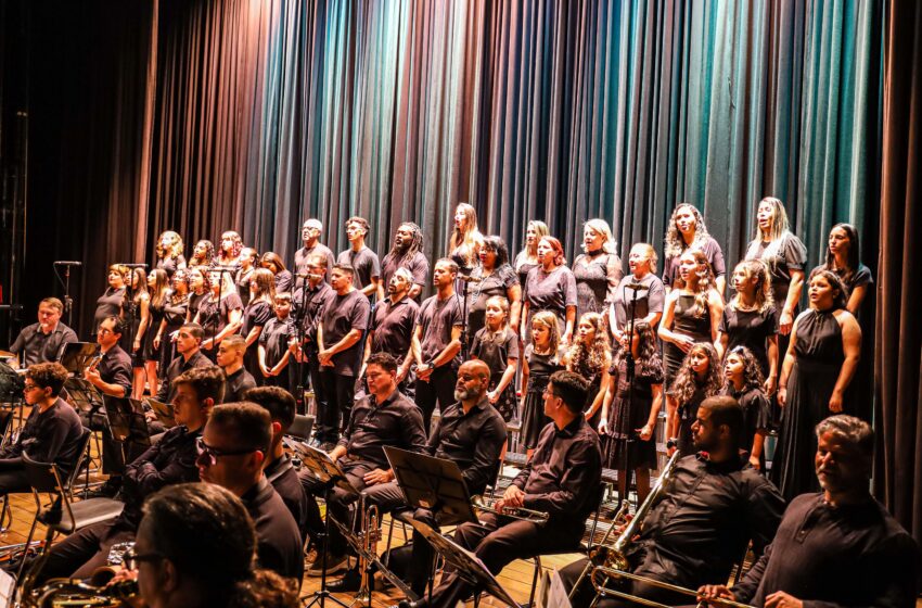  Estreia da Orquestra Municipal lota Cine Teatro Fênix