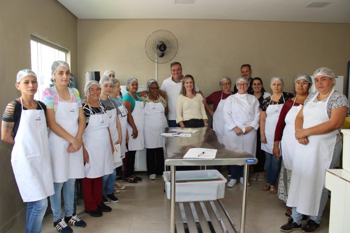  Cambira oferece curso de preparo de comidas de rua pelo Brasil e o Mundo