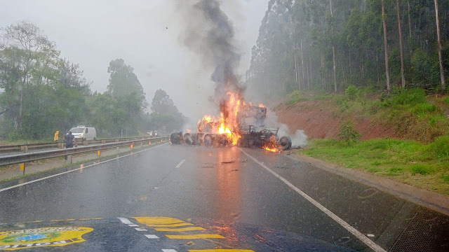  BR-376 – Carreta pega fogo e deixa rodovia interditada