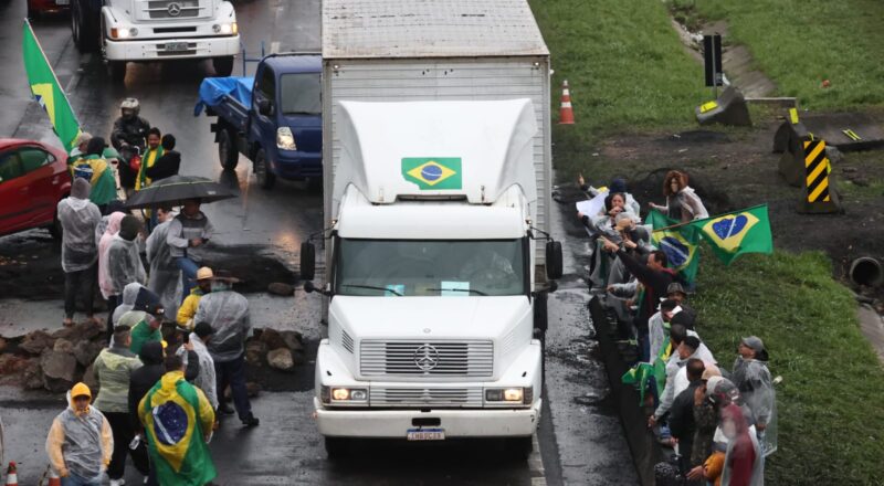  Bloqueios em rodovias do Paraná são encerrados