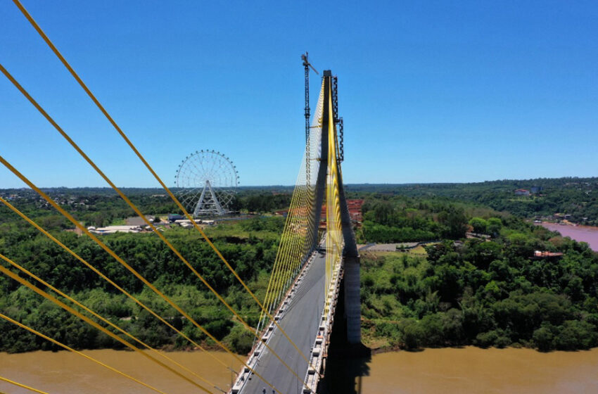  Ponte da Integração Brasil-Paraguai está quase finalizada