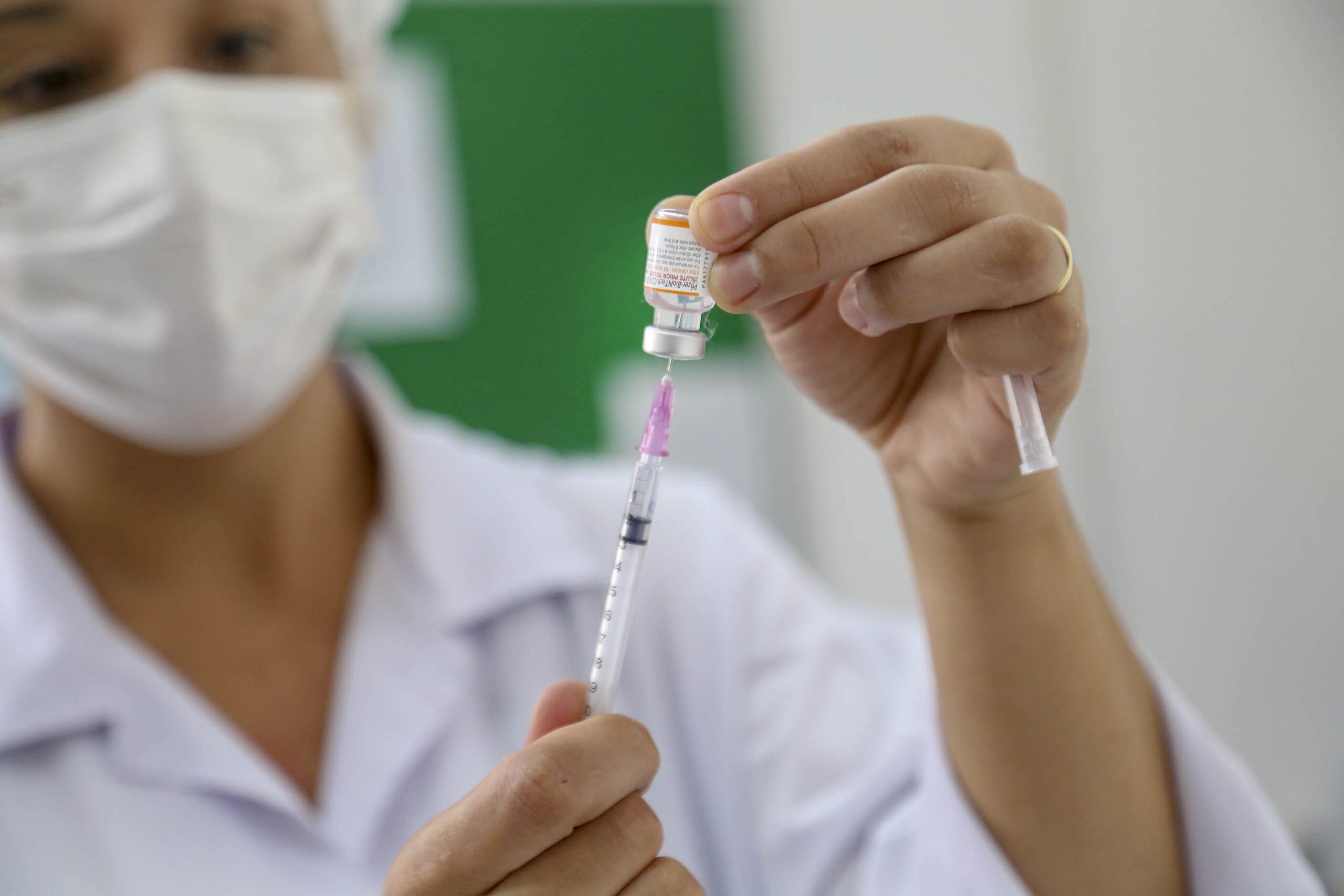 18.01.2022 – Secretário Beto Preto acompanha vacinação infantil.