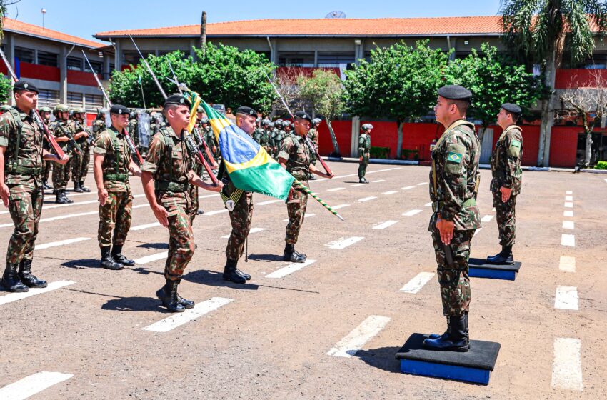  Novo comandante assume batalhão do Exército de Apucarana