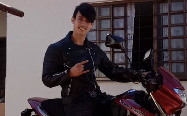  Motociclista de 19 anos morre em Arapongas em colisão com carro