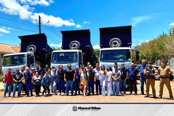  Manoel Ribas recebeu mais três caminhões caçamba