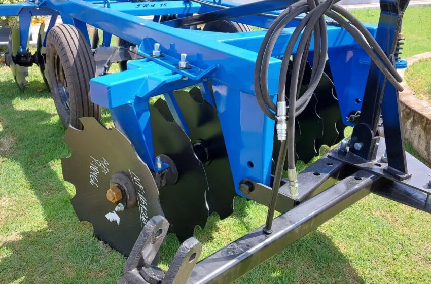  Prefeitura de Ariranha do Ivaí adquire nova grade aradora com controle remoto para auxiliar os produtores rurais