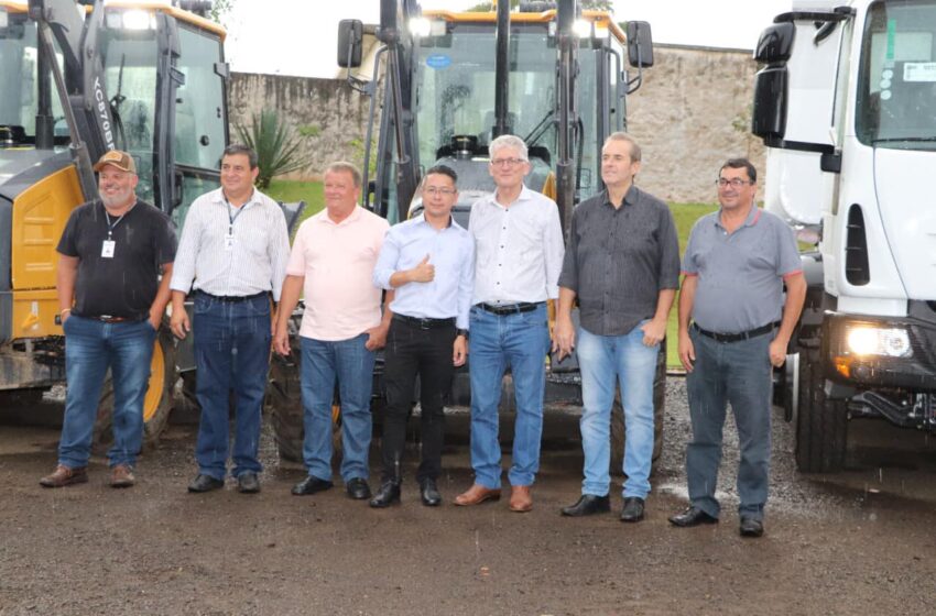  SEAB e Ministério da Agricultura entrega maquinários para Jardim Alegre