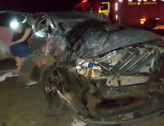  Camionete Hilux capota na PR-272 em Cruzmaltina e deixa feridos
