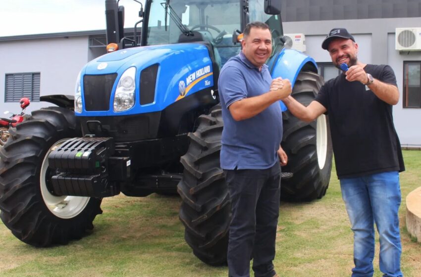  Ariranha do Ivaí ganha reforço no setor agrícola com chegada de novo trator