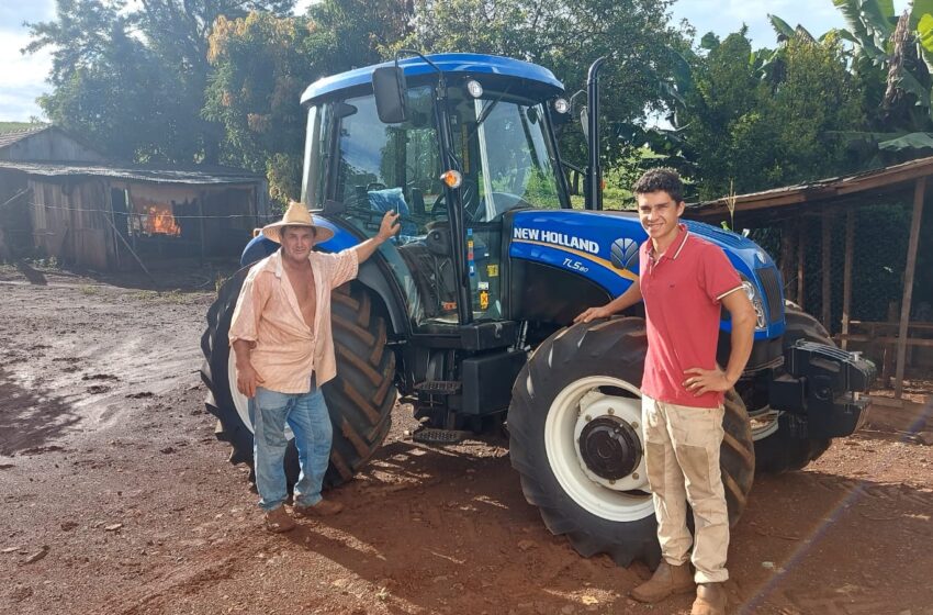  IDR-Paraná de Borrazópolis entrega Tratores do Programa Trator Solidário para agricultores