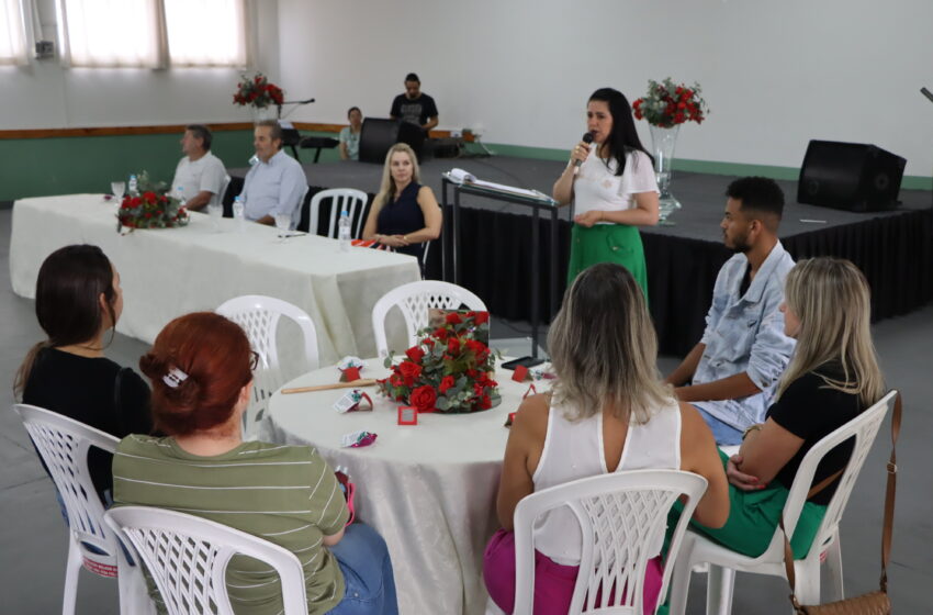  Departamento de Assistência Social da Prefeitura de Ivaiporã recepciona 75 funcionários com palestra