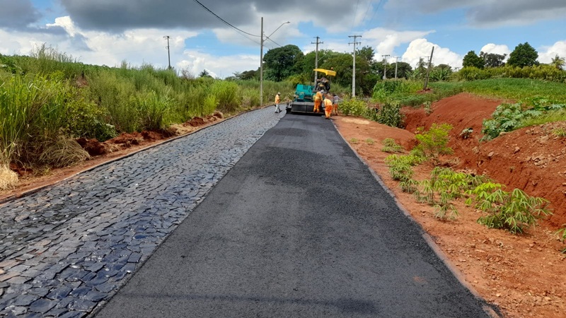  Ruas do distrito do Jacutinga são pavimentadas pela Prefeitura de Ivaiporã com pedra e asfalto