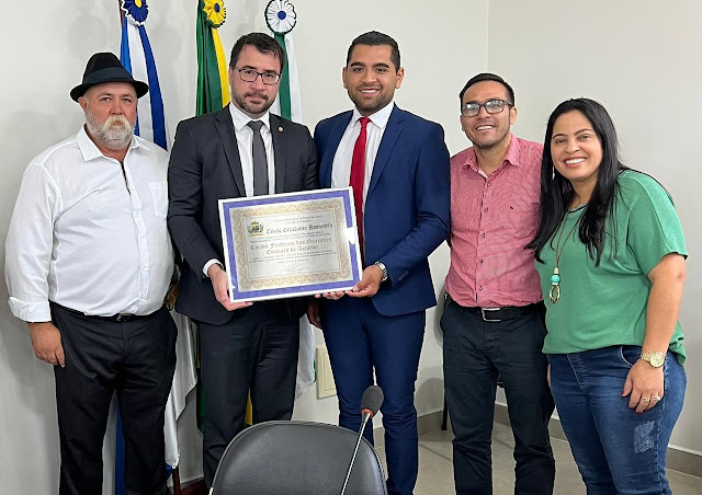  Mauá da Serra entrega títulos de Cidadão Honorário para Promotor e Funcionária da Apae