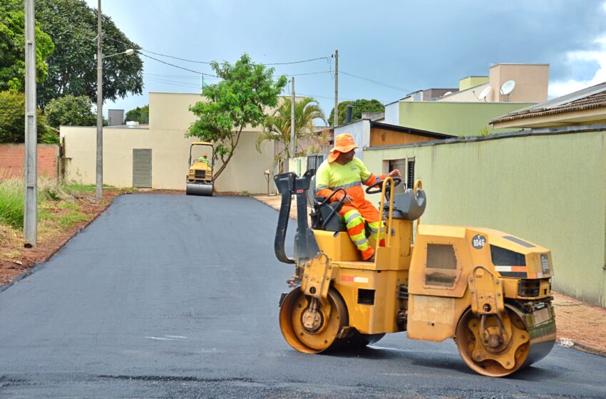  Trabalho de recapeamento asfáltico continua melhorando as ruas e avenidas de Faxinal