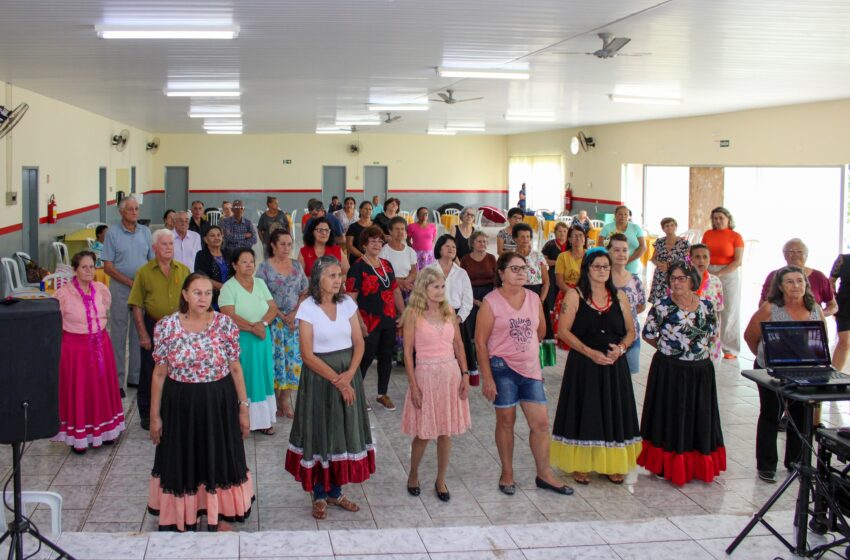  Centro de Convivência do Idoso de Cambira realizou a “Folia da Terceira Idade”