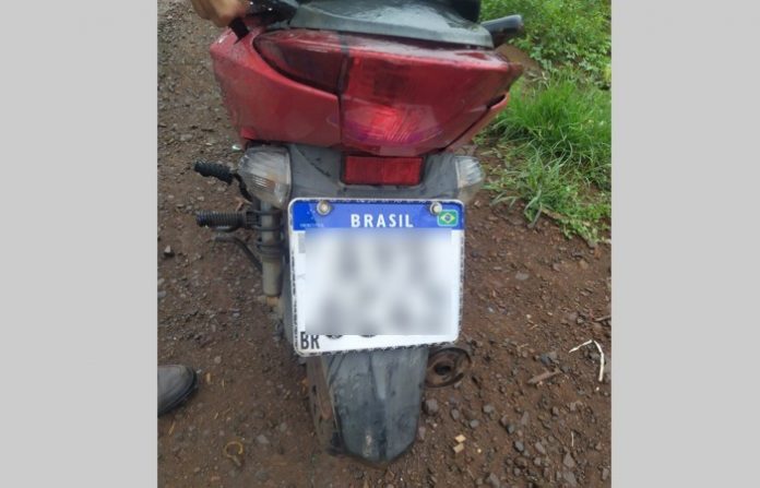  Mulher fica ferida após queda de moto em Jandaia do Sul