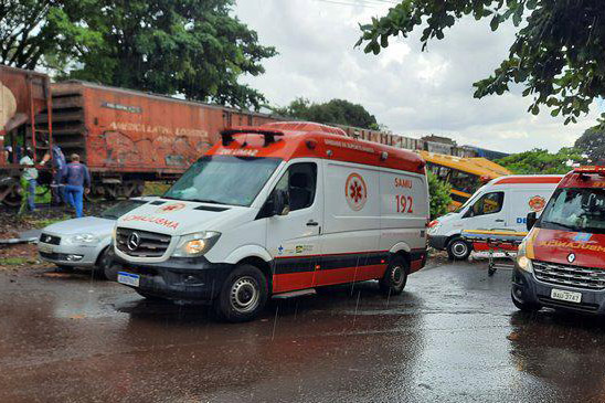  Hospitais da região recebem vítimas de acidente com ônibus e trem em Jandaia do Sul