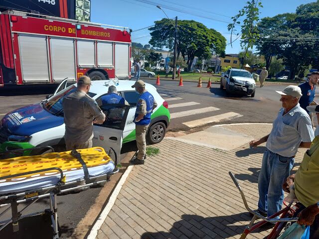  Colisão em Ivaiporã envolve Fiat Strada e carro da Vigilância Sanitária