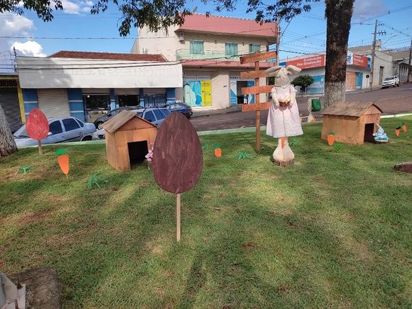  Decoração de Páscoa na Praça Duque de Caxias em São João do Ivaí