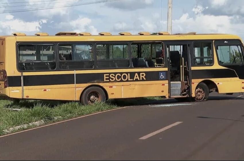  Estudante assume direção de ônibus escolar lotado após motorista sofrer mal súbito em Sertãozinho, SP