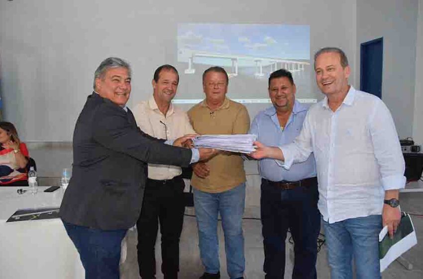  Prefeitos da região recebem projeto executivo da ponte sobre o Rio Ivaí