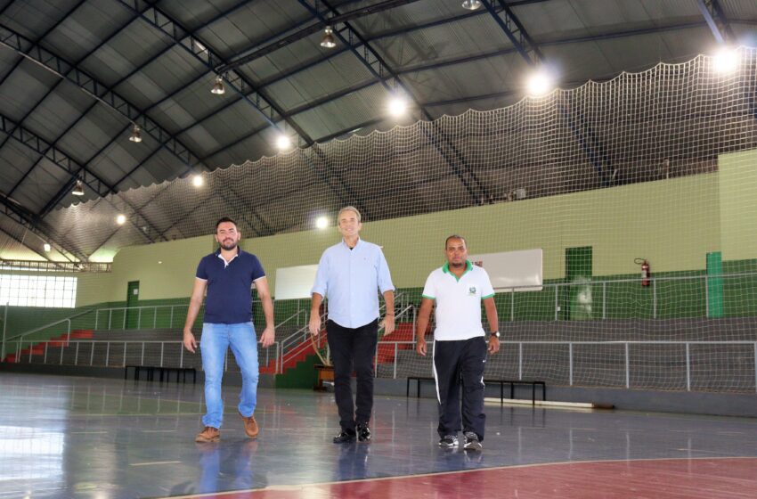  Prefeitura de Ivaiporã instala 14 refletores no Ginásio de Esporte Alcebíades Alves