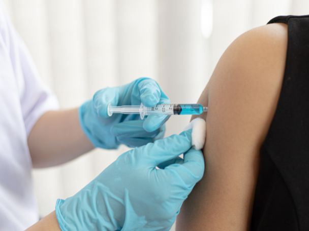  Saúde reforça importância de atualizar carteira de vacinação