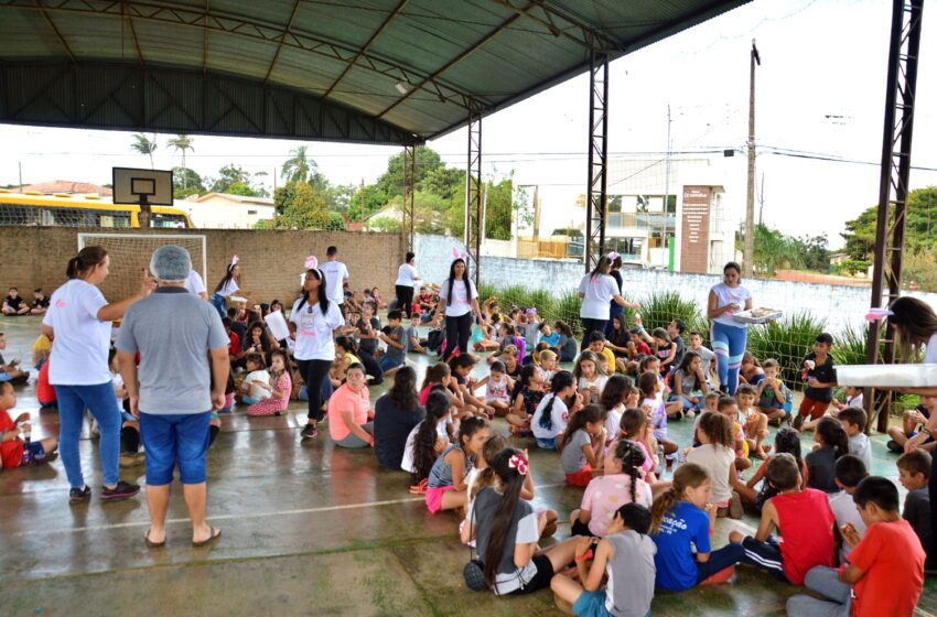 Crianças do CECOM de Faxinal tem festa de Páscoa
