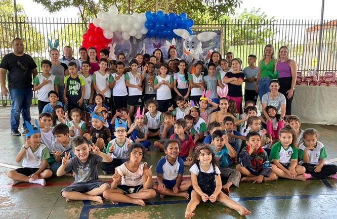  Prefeitura entrega 720 caixas de chocolate às crianças atendidas por projetos sociais em comemoração à Páscoa