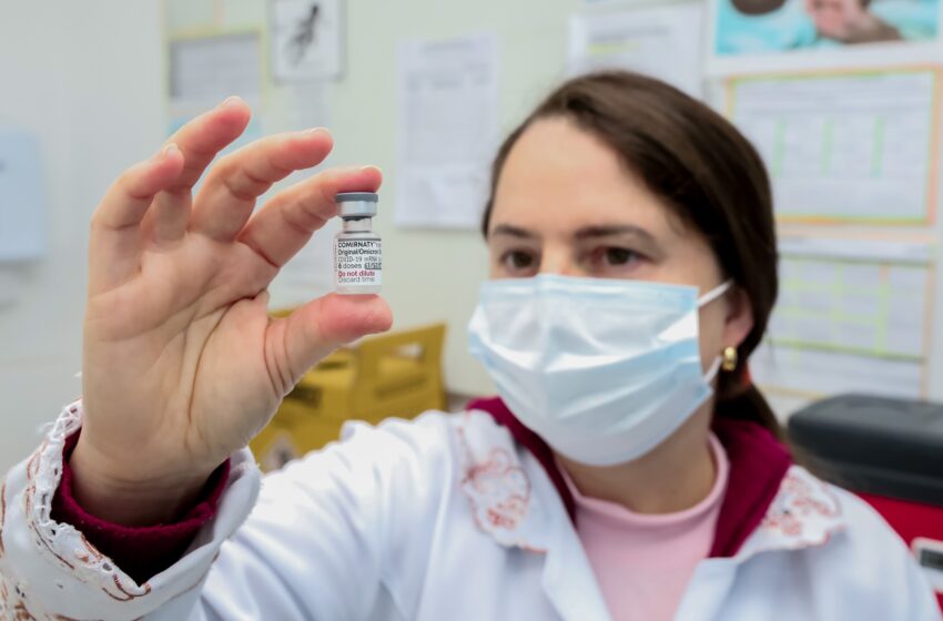  Saúde de Apucarana já aplica vacina bivalente da Covid para população a partir de 18 anos