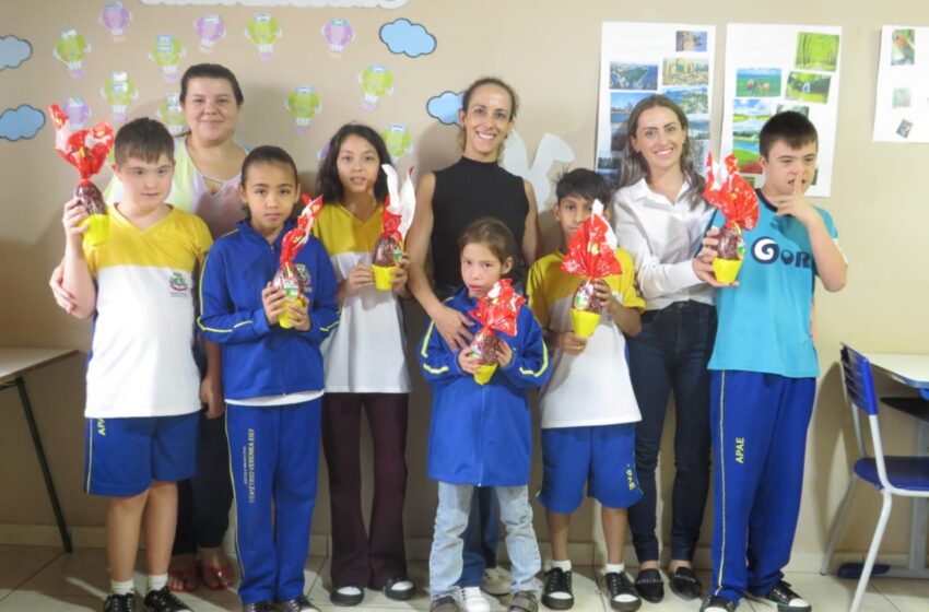  Prefeitura Municipal de Ariranha do Ivaí realiza entrega de ovos de Páscoa para alunos da rede pública