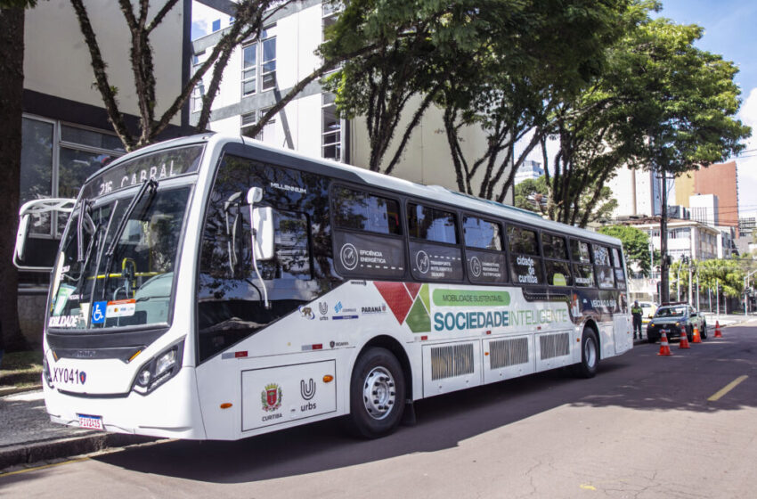  Curitiba começa a testar ônibus a gás natural