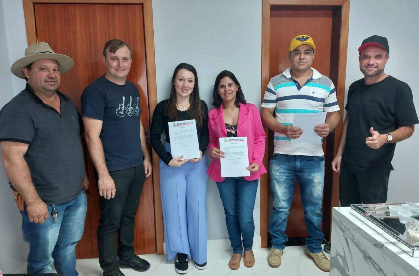  Prefeito Thiago empossa mais 9 servidores aprovados em concurso público em Ariranha do Ivaí